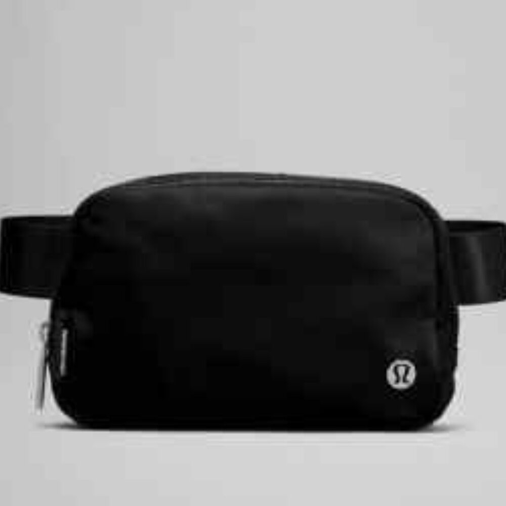 Lululemon Athletica Everywhere Belt Bag, Black, 7.5 x 5 x 2 inches